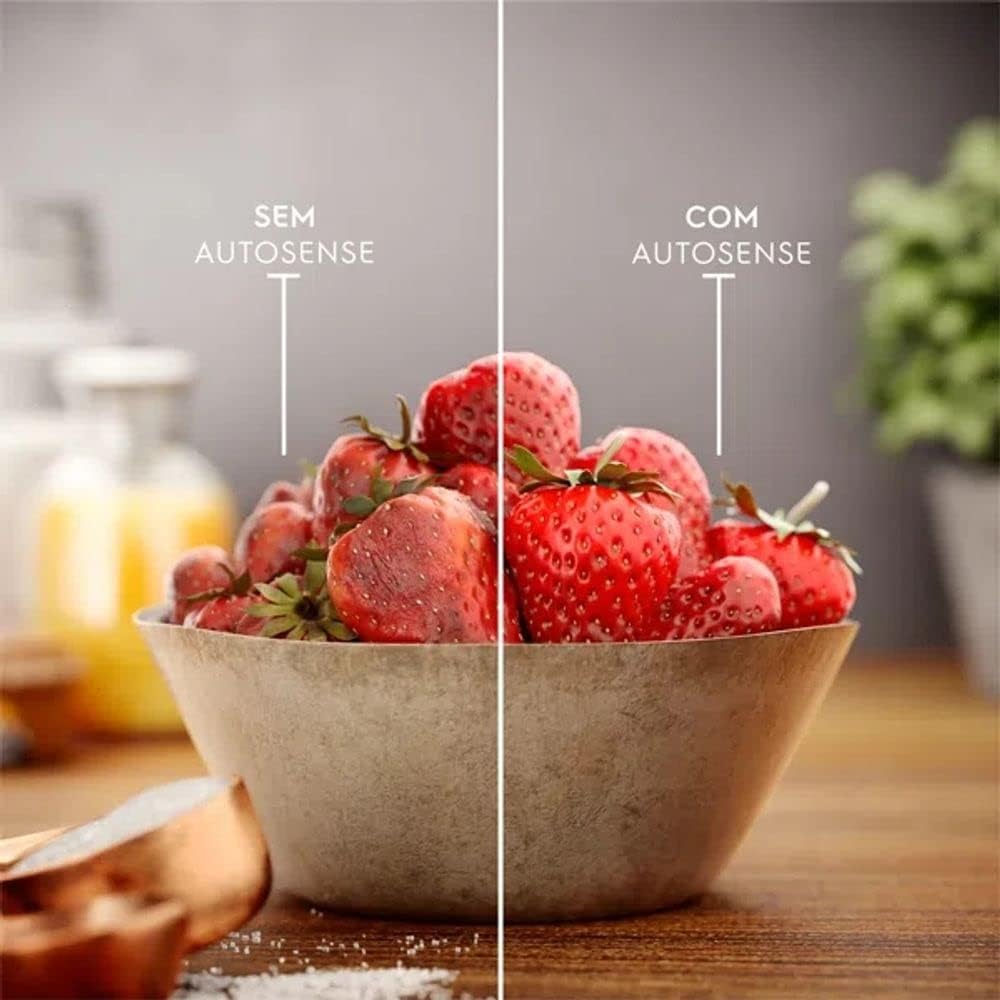 Destaca a capacidade de armazenamento e a separação entre alimentos frescos e congelados.