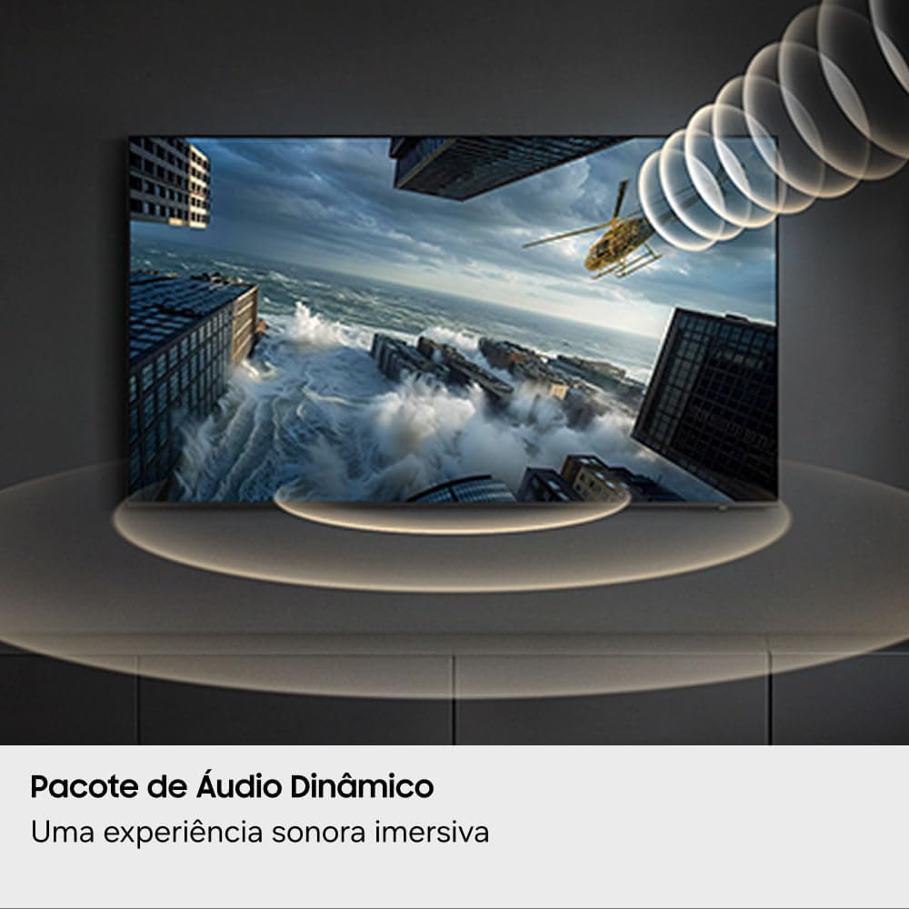 Demonstra a escala de 65 polegadas no ambiente e o impacto visual no uso cotidiano.