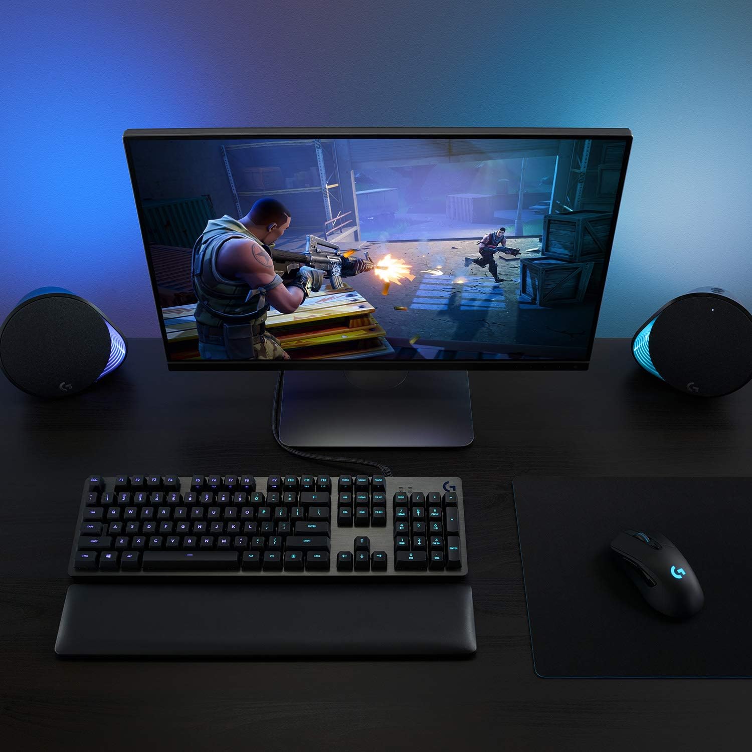 Mostrar ergonomia, encaixe na mão e formato pensado para uso prolongado em jogos.