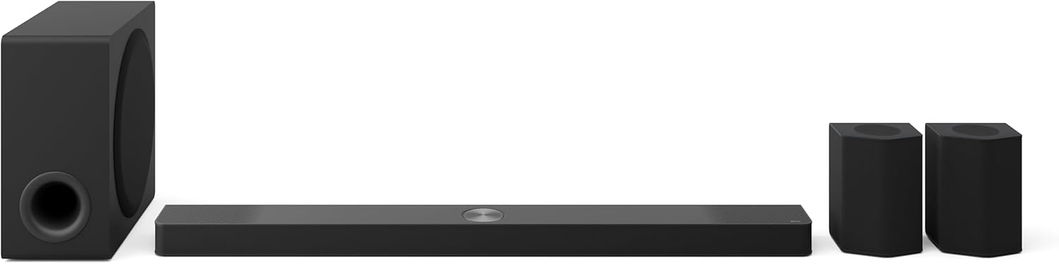 Evidenciar design, tamanho e presença da soundbar sob a TV.