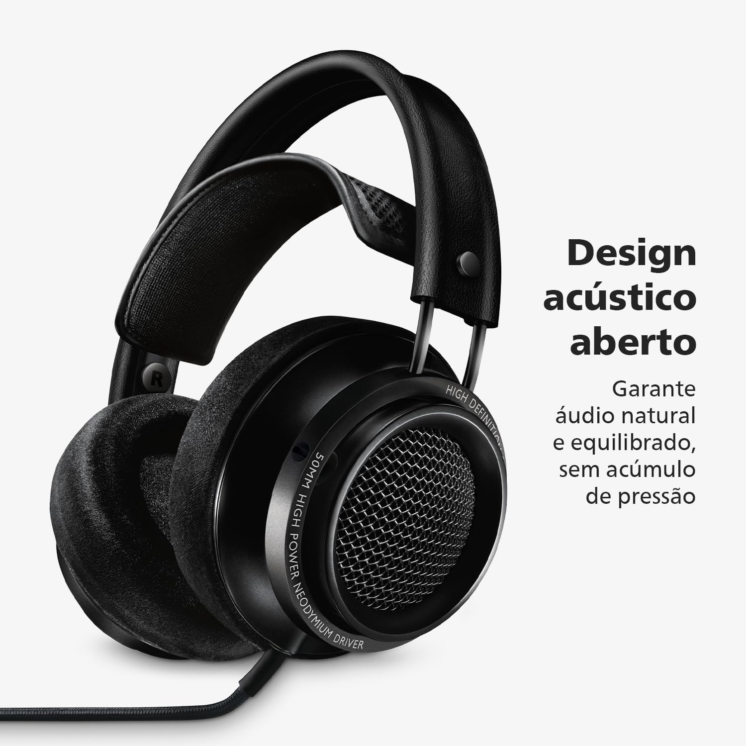 Evidencia materiais, textura e percepção de construção mais refinada.