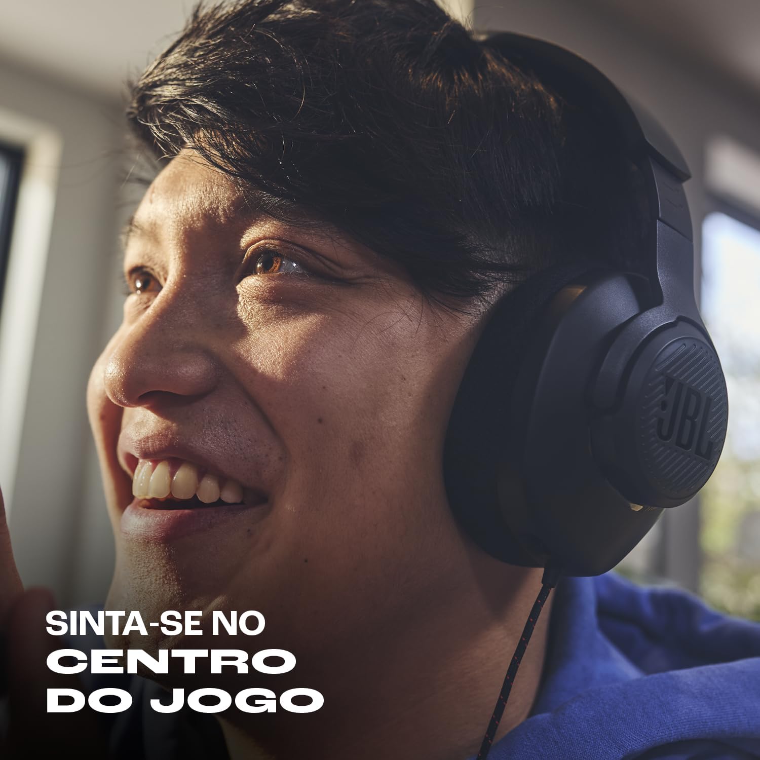 Reforça a proposta de imersão para jogos e o posicionamento como headset voltado ao público gamer.
