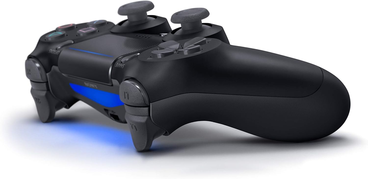 Destaca o formato ergonômico e a sensação de pegada, importantes para longas sessões de jogo.