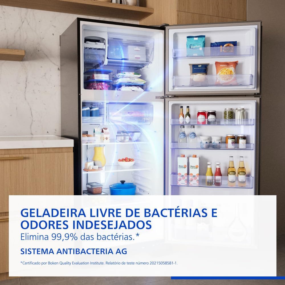 Evidencia a capacidade interna, a organização das prateleiras e o aproveitamento do espaço.