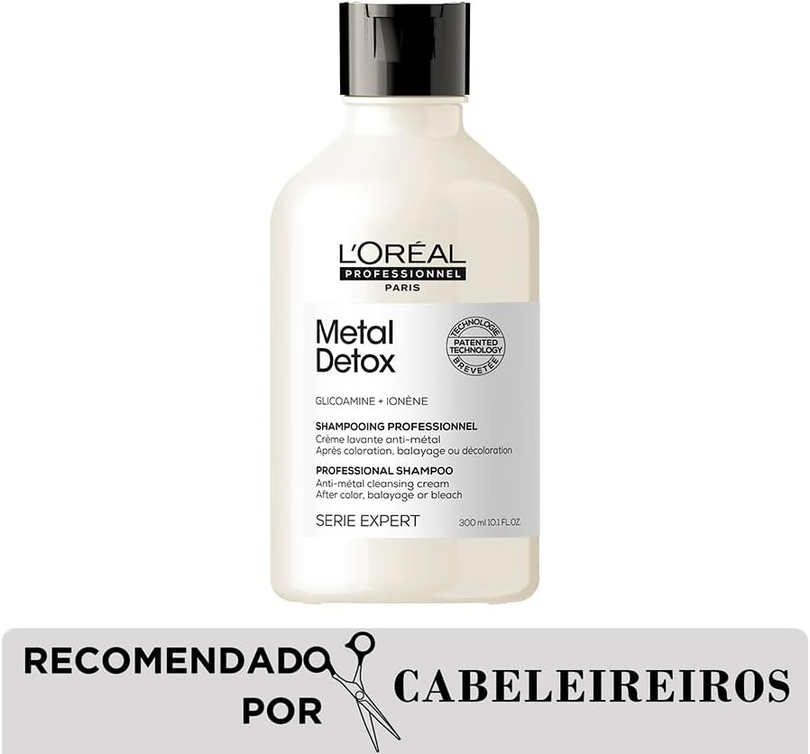 Mostra o shampoo no cenário de uso real, conectando promessa e rotina de tratamento.