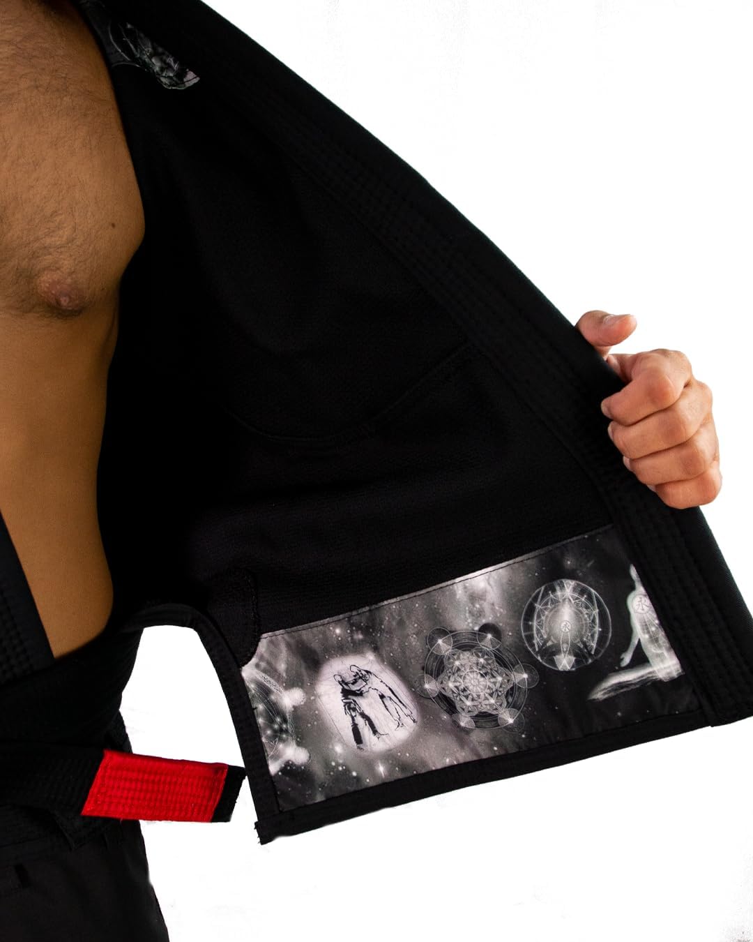 Ajuda a evidenciar o ajuste ao corpo e a apresentação geral do uniforme.